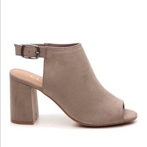 CL by Laundry Bestie Peep Toe Shoes